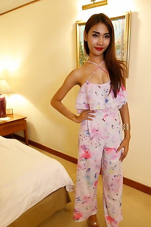 24 year old horny Thai ladyboy gets a facial from tourist