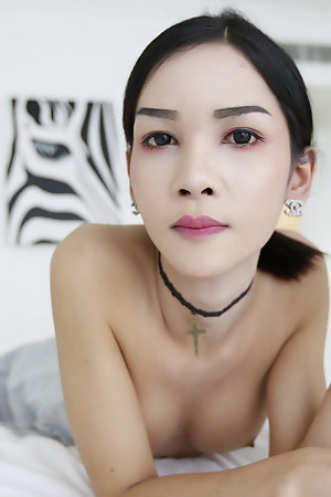 Thai ladyboy fashionista sucks white tourist cock