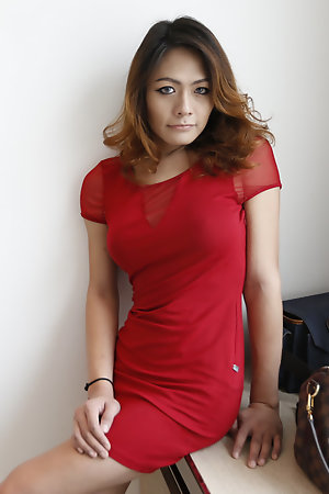 26 year old Thai ladyboy sucks off tourist cock