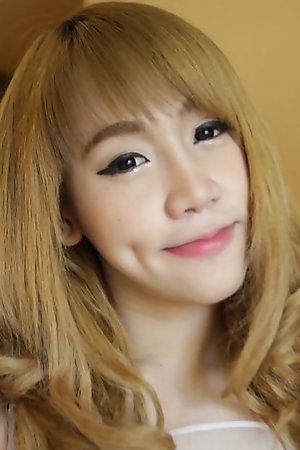 Bangkok Ladyboy gives hard deepthroat to white tourist cock